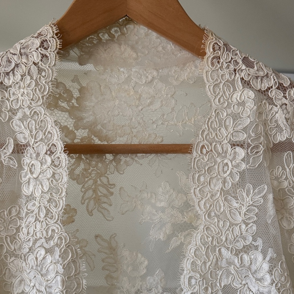Marisa Bridal Elegant Cream Silk Lace Women’s Wedding Bolero - Picture 10 of 12
